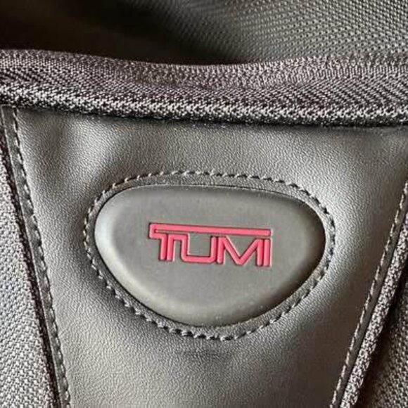 TUMI Boston Ballistic Nylon Duffle Bag Carry On Black 525C (Like New) - Picture 8 of 8